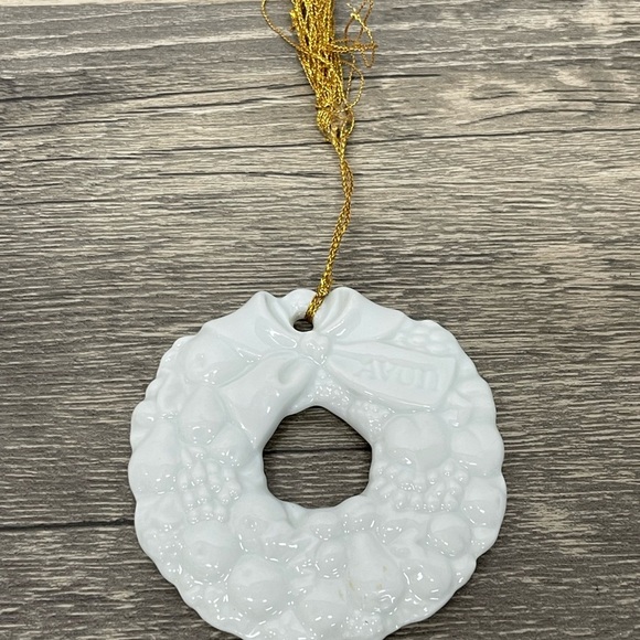 Vintage Christmas Ornaments Avon 1980 & 83 Christmas Remembrance Ceramic Wreaths - Picture 5 of 15